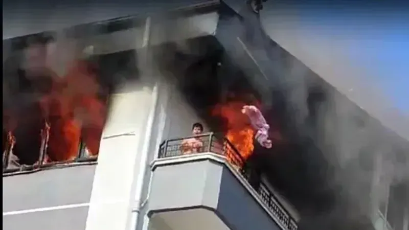 Alevlerin arasında can pazarı: 8 yaşındaki çocuk ıslak bezlerle hayata tutundu
