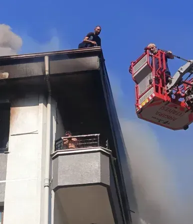 Alevlerin arasında can pazarı: 8 yaşındaki çocuk ıslak bezlerle hayata tutundu