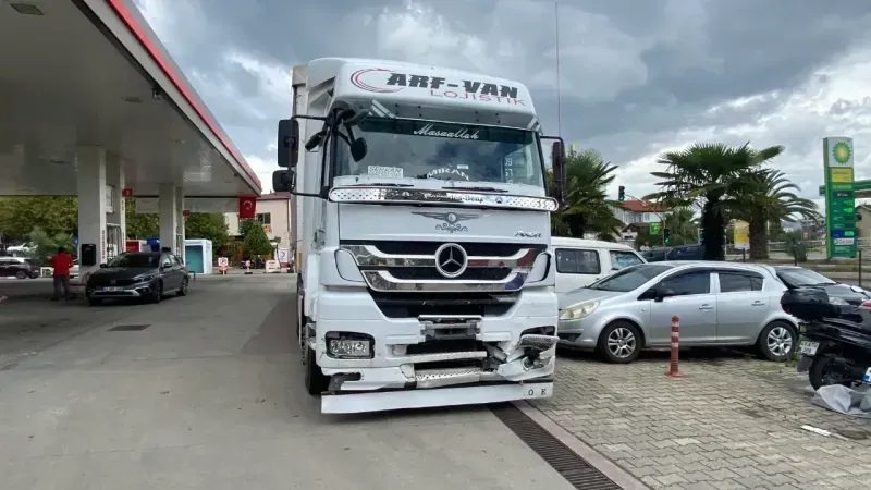 Gölcük'te zincirleme kaza: 4 yaralı