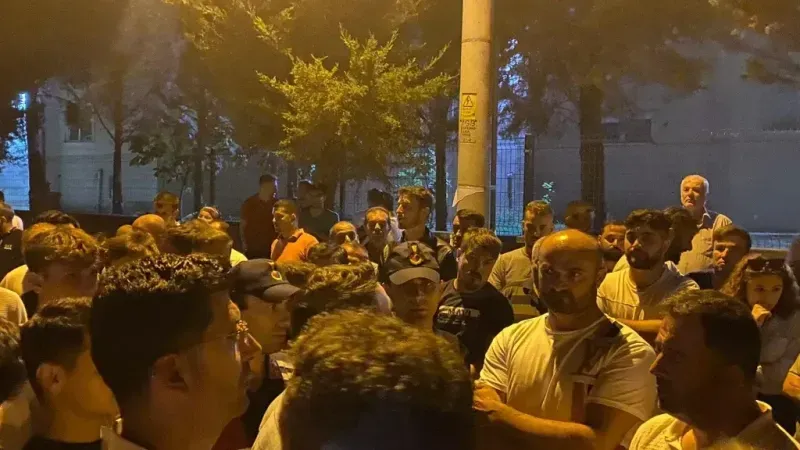 Yabancı uyruklu şahıs markette genç kızı taciz etti. Komşuda ortalık karıştı!