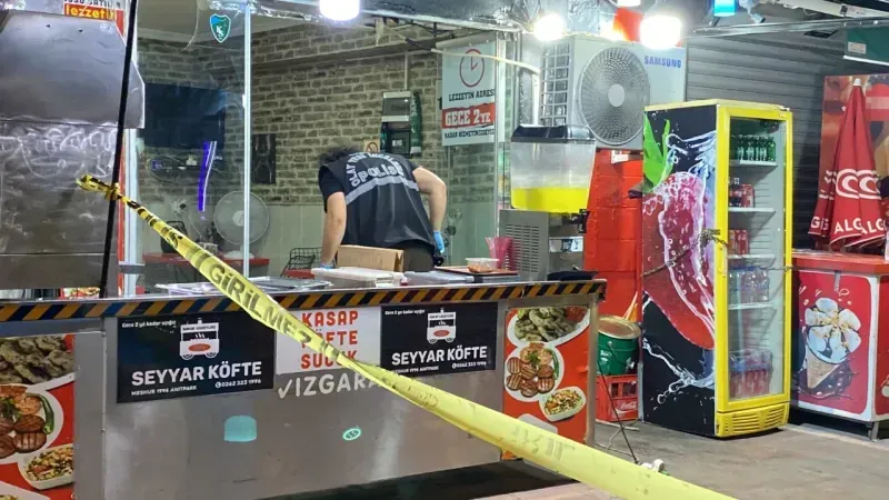 İzmit'te köfteciye silahlı saldırı! Dükkan sahibini vurup kaçtılar
