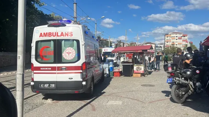 İzmit'te kabus: Kendisine sigara vermeyenleri bıçakladı!