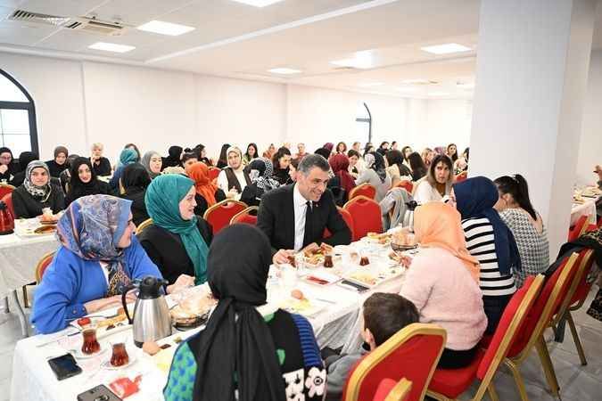Başkan Kocaman, kadın personele teşekkür etti