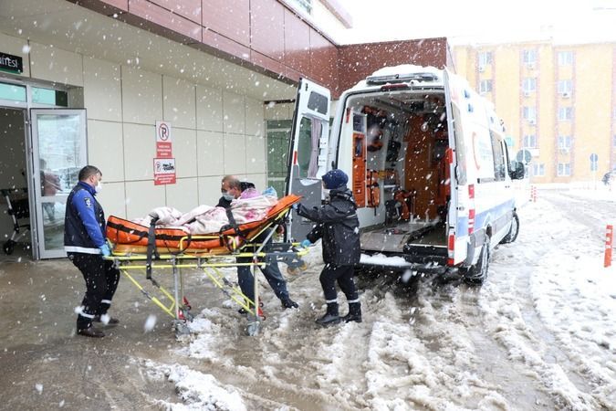 Büyükşehir ambulans hizmeti kar kış demeden hizmet ediyor