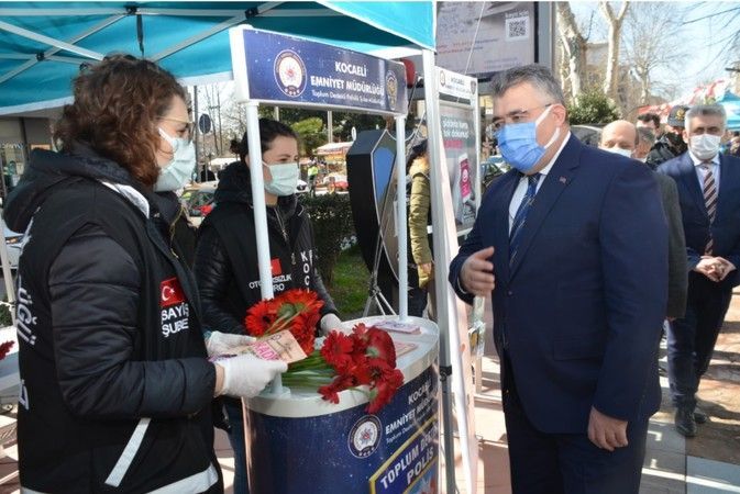 Emniyet Müdürlüğü ekiplerinden Kadınlar Günü stanttı