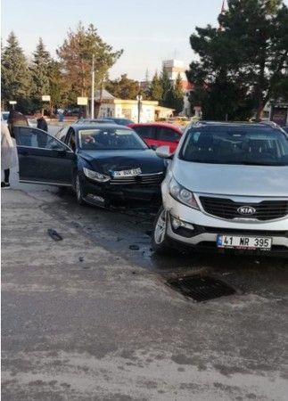 Hastane önünde korkutan kaza!