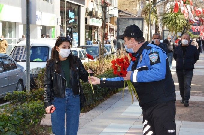 Emniyet Müdürlüğü ekiplerinden Kadınlar Günü stanttı