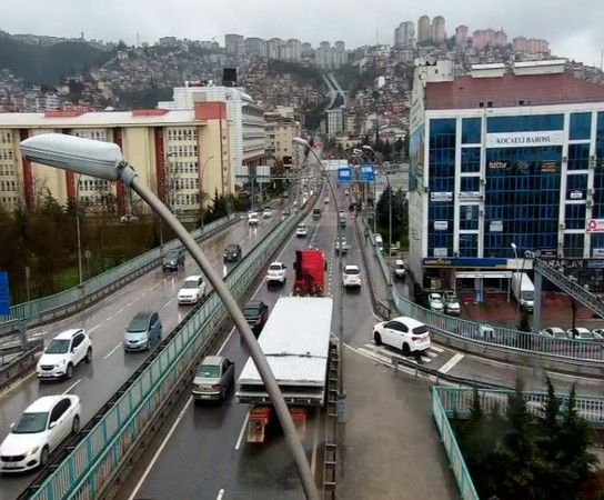 Bu araç trafiği kitledi!