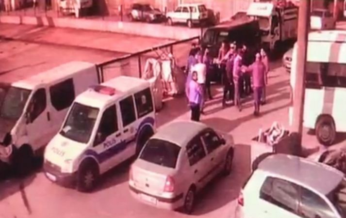 Tartıştıkları kişinin iş yerine basmaya kalkıştılar