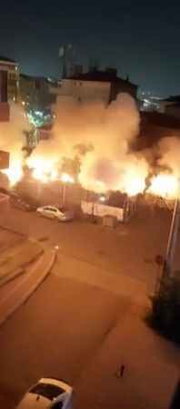 Elektrik kabloları bomba gibi patladı: 10 sokak karanlığa gömüldü