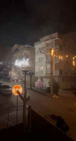 Elektrik kabloları bomba gibi patladı: 10 sokak karanlığa gömüldü