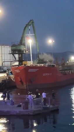 Poliport'ta göz göre göre İzmit Körfezi'ni kirlettiler