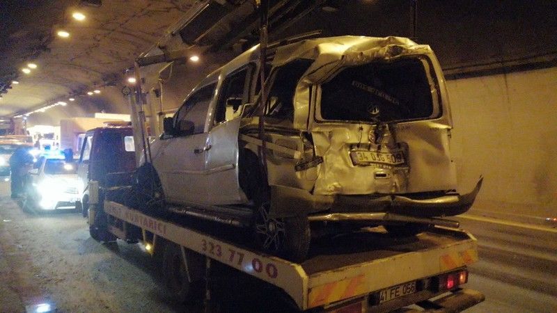 TEM'de zincirleme kaza! Trafik kitlendi