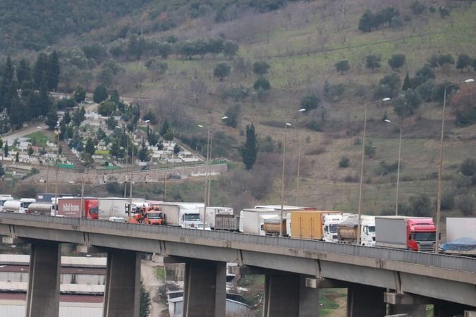 TEM'de zincirleme kaza! Trafik kitlendi