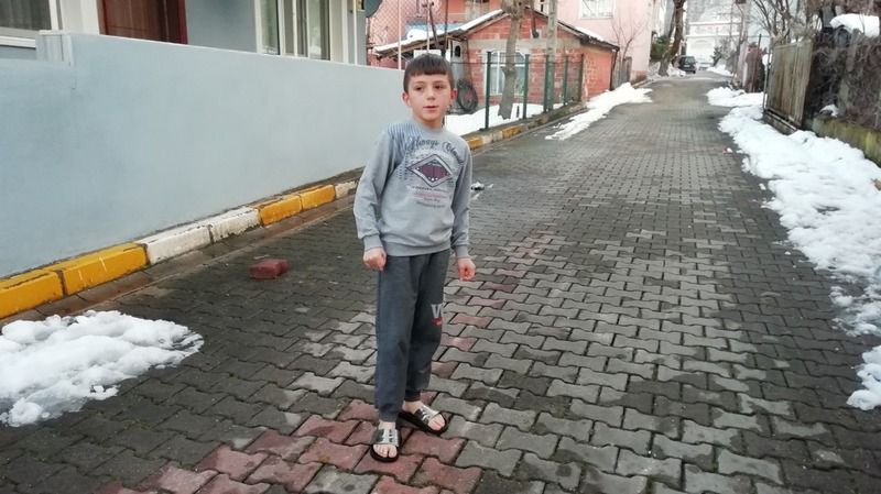 8 yaşındaki çocuğa sokak köpeği saldırdı!