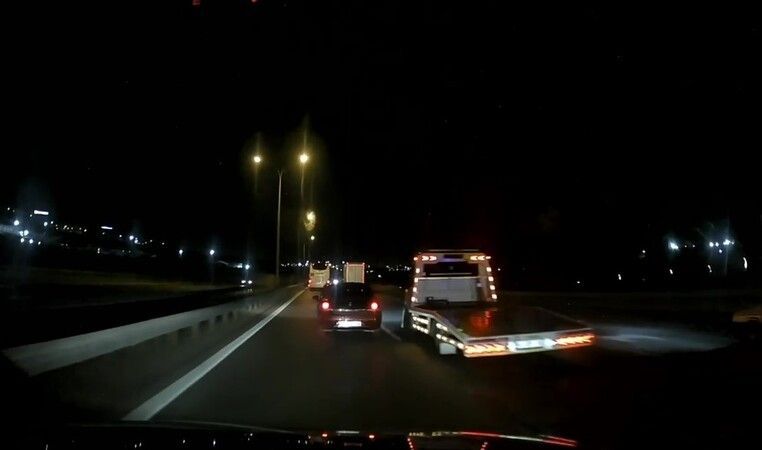 Bunlar da çekici maganda! Otomobil sürücülerini yol boyunca taciz ettiler