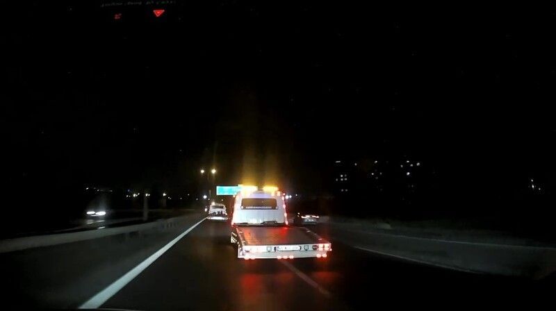 Bunlar da çekici maganda! Otomobil sürücülerini yol boyunca taciz ettiler