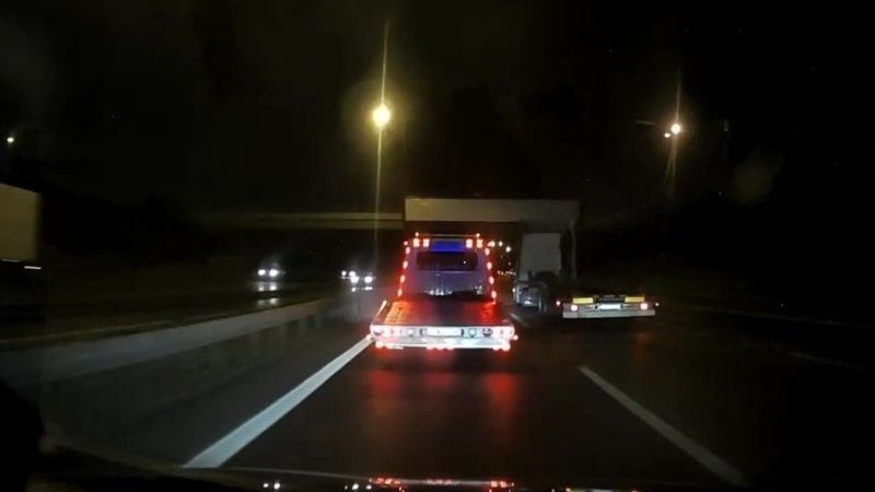 Bunlar da çekici maganda! Otomobil sürücülerini yol boyunca taciz ettiler