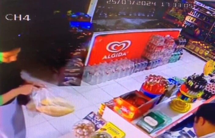 Tırdan fırlayan teker genç kızın sonu oldu: Son anları kamerada!