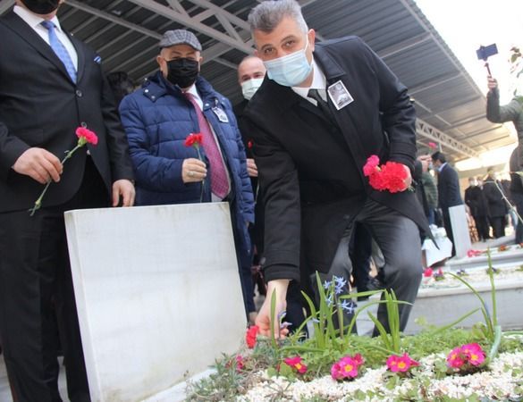 Üsküdar faciasında hayatını kaybedenler mezarları başında anıldı