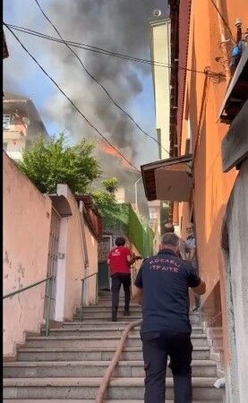 Kurs binasında korkutan yangın