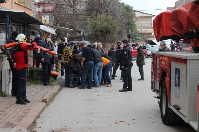 Beslediği hayvanlar yüzünden şikayet edilince çatıya çıktı