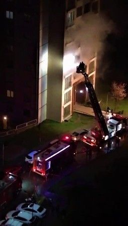 Patlayan şarj aleti evi alev alev yaktı