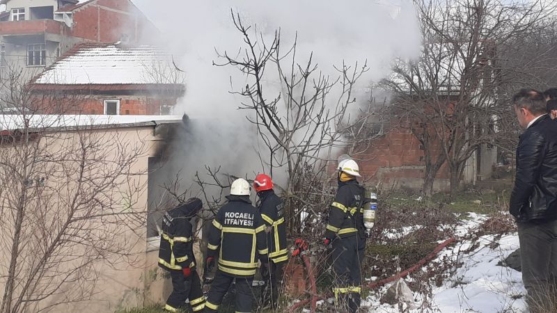 Metruk bina alev alev yandı