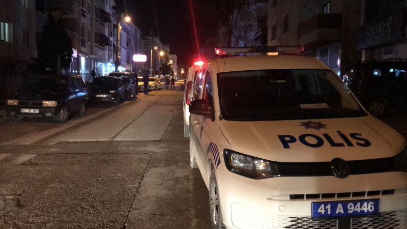 Kocaeli'de sokak ortasında silahlı çatışma