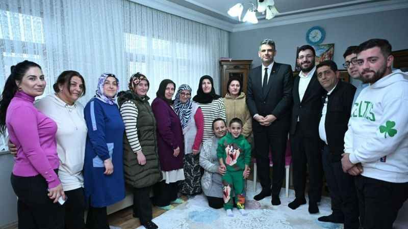Kocaman, haneleri geziyor