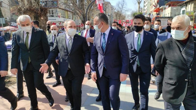 Bakan Varank yürüyüş yolunda gezdi