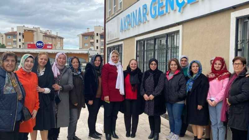 Başkan Hürriyet, Akpınar Gençlik Merkezi’nde kadınlarla buluştu
