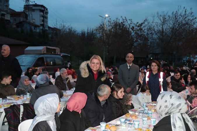 Başkan Hürriyet, iftarda vatandaşlarla bir araya geldi