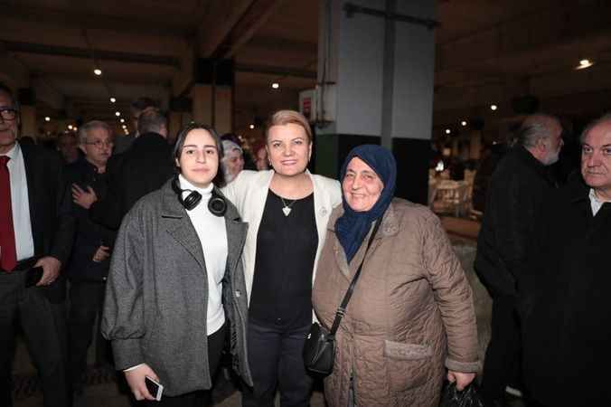 Başkan Hürriyet, ilk iftarı İzmitlilerle birlikte yaptı