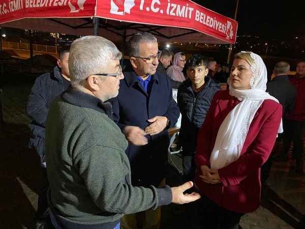  Hürriyet, Karadenizliler Mahallesi Camii’nde teravih namazı sonrası cemaat ile buluştu