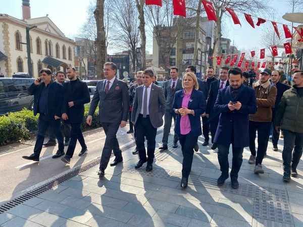 Hürriyet, kent merkezinde vatandaşlarla bir araya geldi