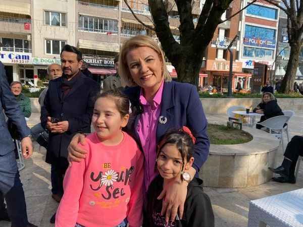 Hürriyet, kent merkezinde vatandaşlarla bir araya geldi