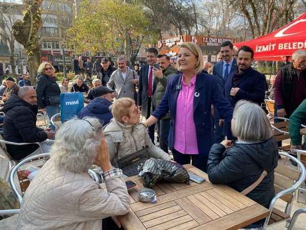 Hürriyet, kent merkezinde vatandaşlarla bir araya geldi
