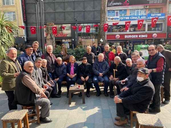 Hürriyet, kent merkezinde vatandaşlarla bir araya geldi