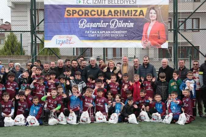 Başkan Hürriyet Yeşilovaspor Kulübünü ziyaret etti