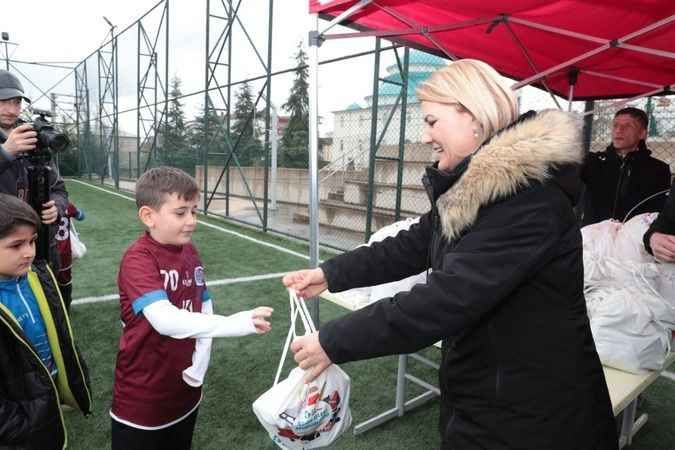 Başkan Hürriyet Yeşilovaspor Kulübünü ziyaret etti