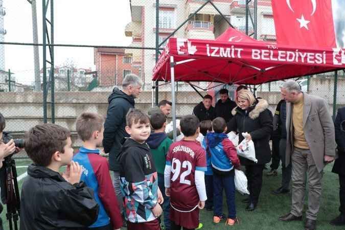 Başkan Hürriyet Yeşilovaspor Kulübünü ziyaret etti