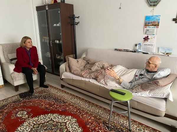 Başkan Hürriyet Paşa’nın eski muhtarı Mehmet Kanpara’yı ziyaret etti