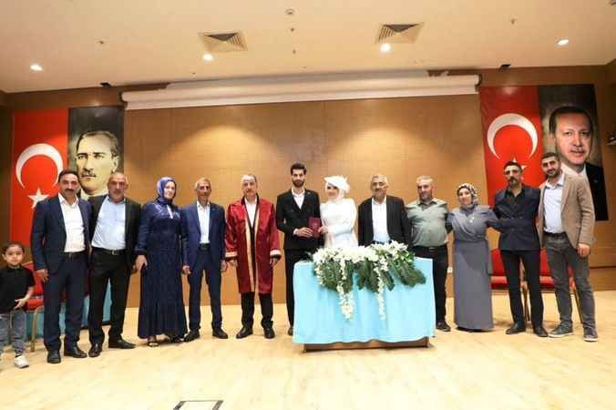 Başkan Ömeroğlu ilk resmi nikahı kıydı