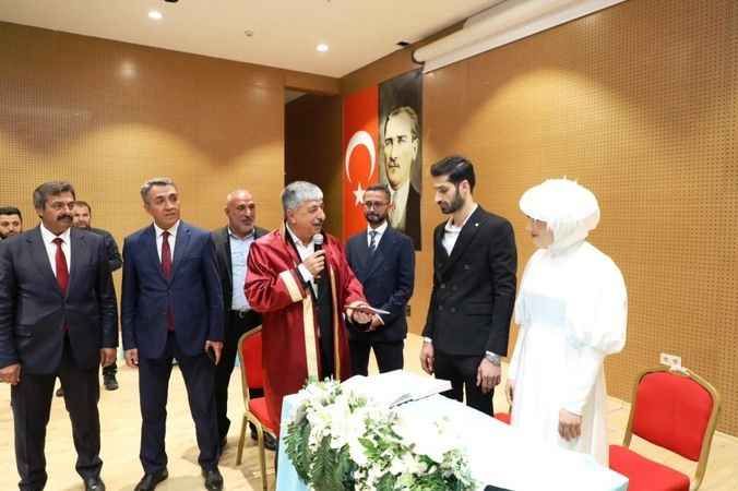 Başkan Ömeroğlu ilk resmi nikahı kıydı