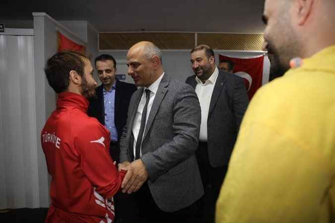Başkan Söğüt, “Körfez’e spor salonu kazandıracağız”