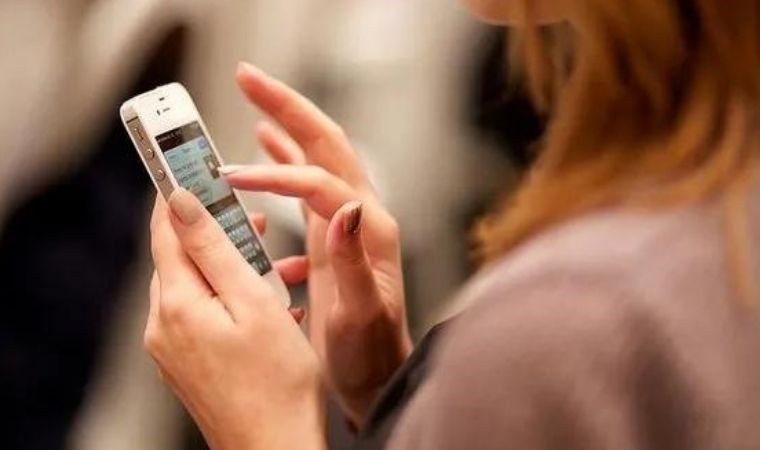 Telefonu tutuş şekliniz kişiliğinizi ortaya çıkarıyor!