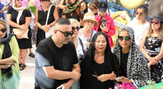 Seda Sayan, yakın arkadaşı Safiye Soyman'ı en acı gününde yalnız bıraktı! İşte nedeni 