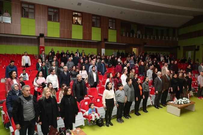 Cumhuriyet Kadınları Korosu'ndan muhteşem konser