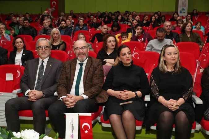 Cumhuriyet Kadınları Korosu'ndan muhteşem konser
